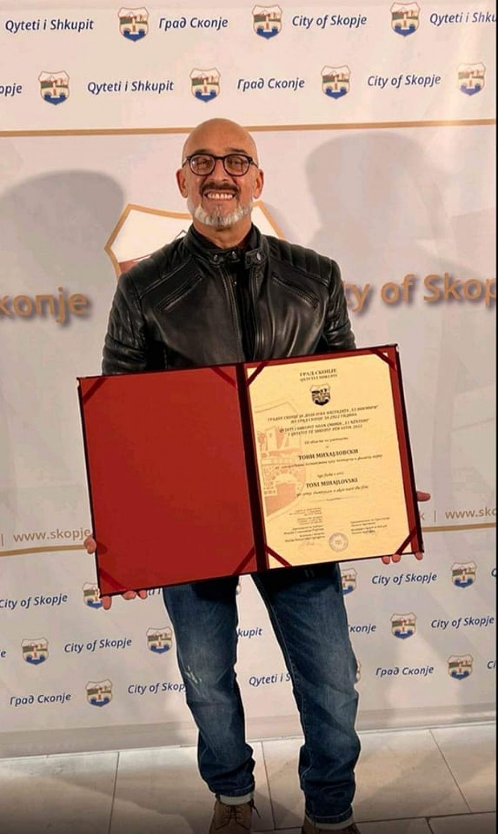 Првенецот на Македонскиот народен театар,Тони Михајловски е добитник на Наградата „13 Ноември“ на град Скопје за 2022 г.