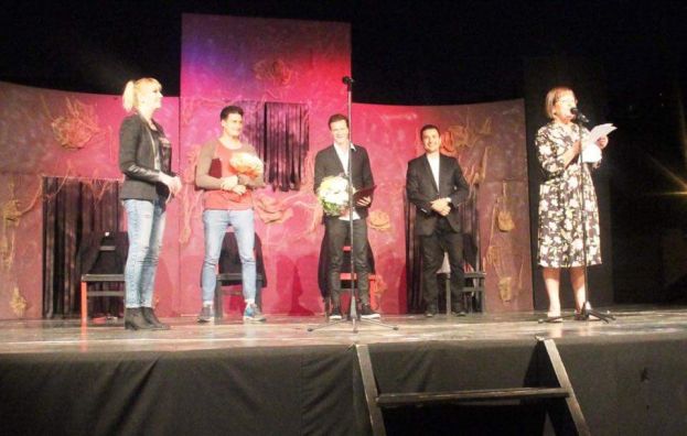 Интернационалниот фестивал на комедијата „Гола месечина“  наградата за најдобра режија ја додели на Срѓан Јаниќијевиќ за претставата „Силјан штркот шанца“